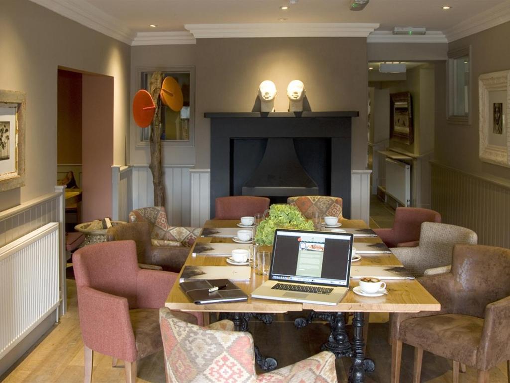 The Percy Arms Hotel Guildford Exterior photo